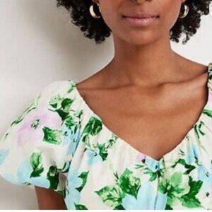 OLD Navy Floral Puff Sleeve Smocked Top White Multicolor floral.Size Med